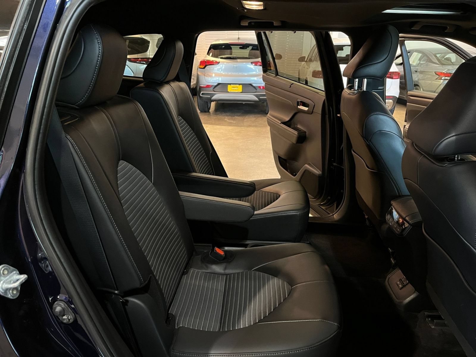 Thumbnail: 2025 Toyota Highlander - 35
