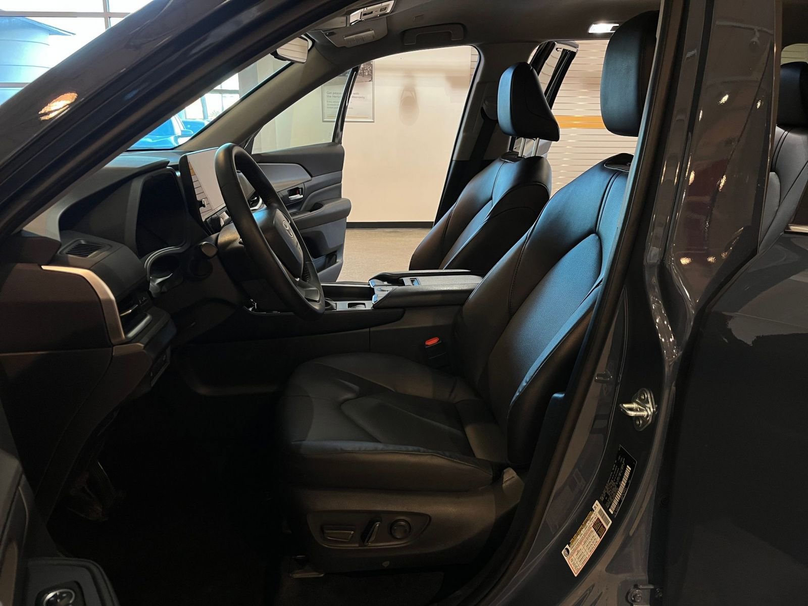 Thumbnail: 2025 Toyota Grand Highlander - 28