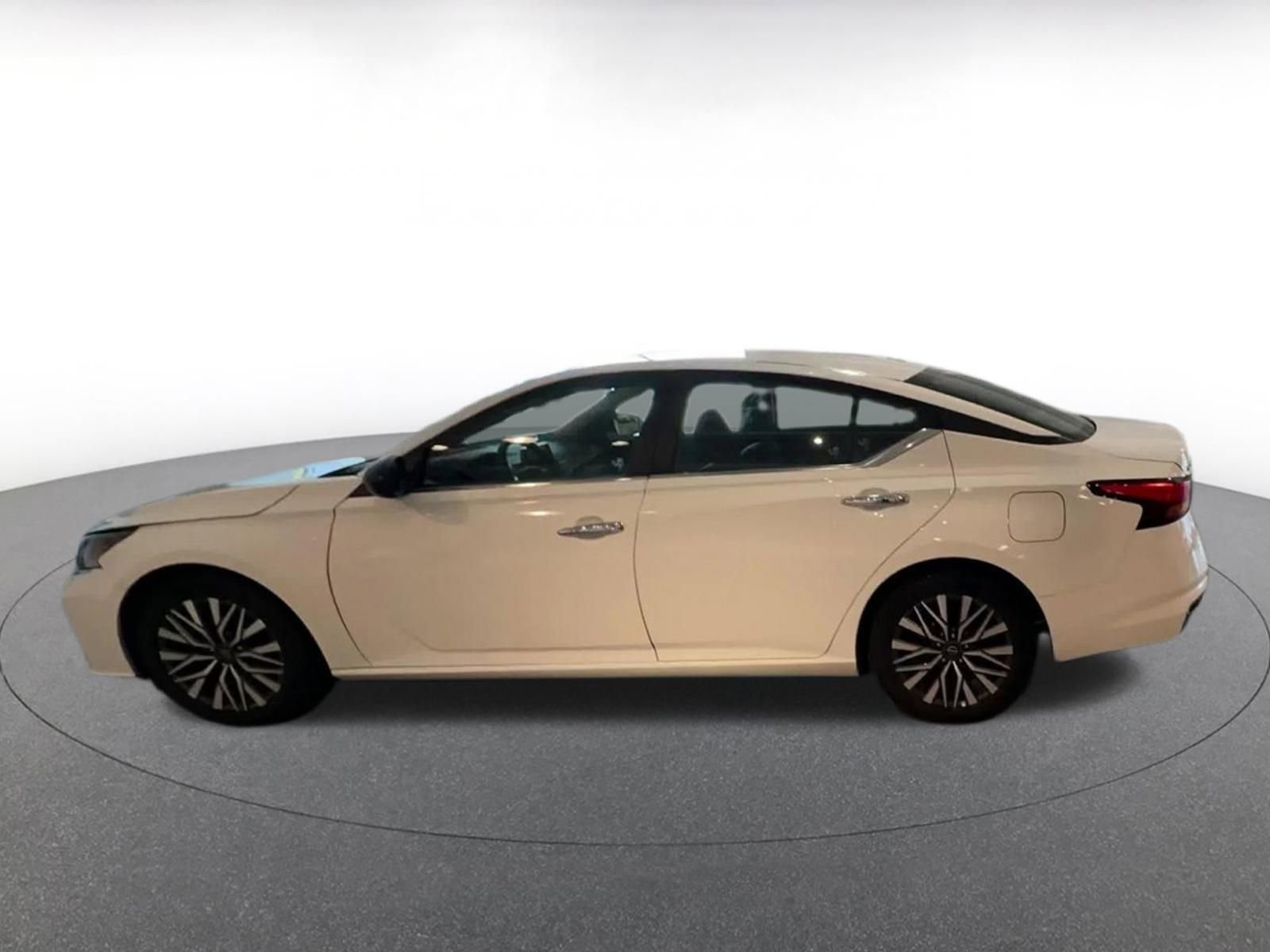Thumbnail: 2025 Nissan Altima - 10