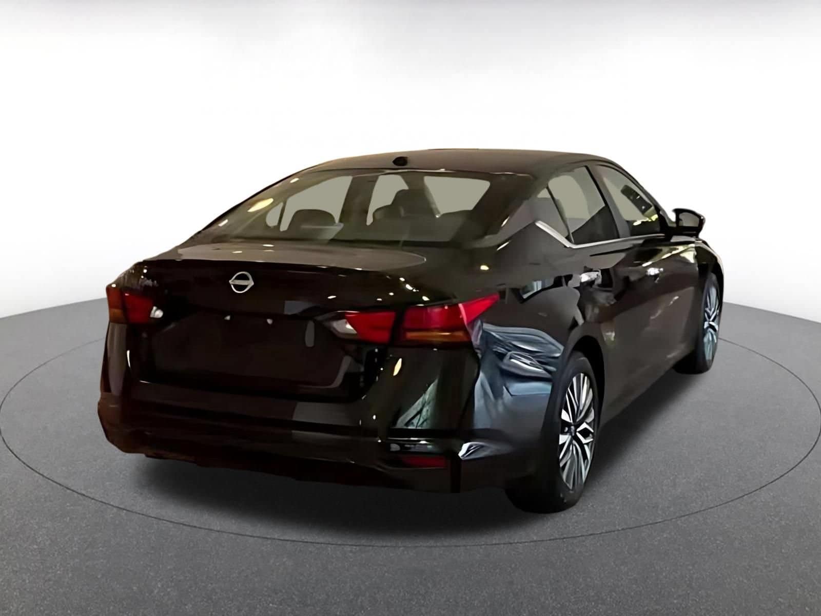 Thumbnail: 2025 Nissan Altima - 10