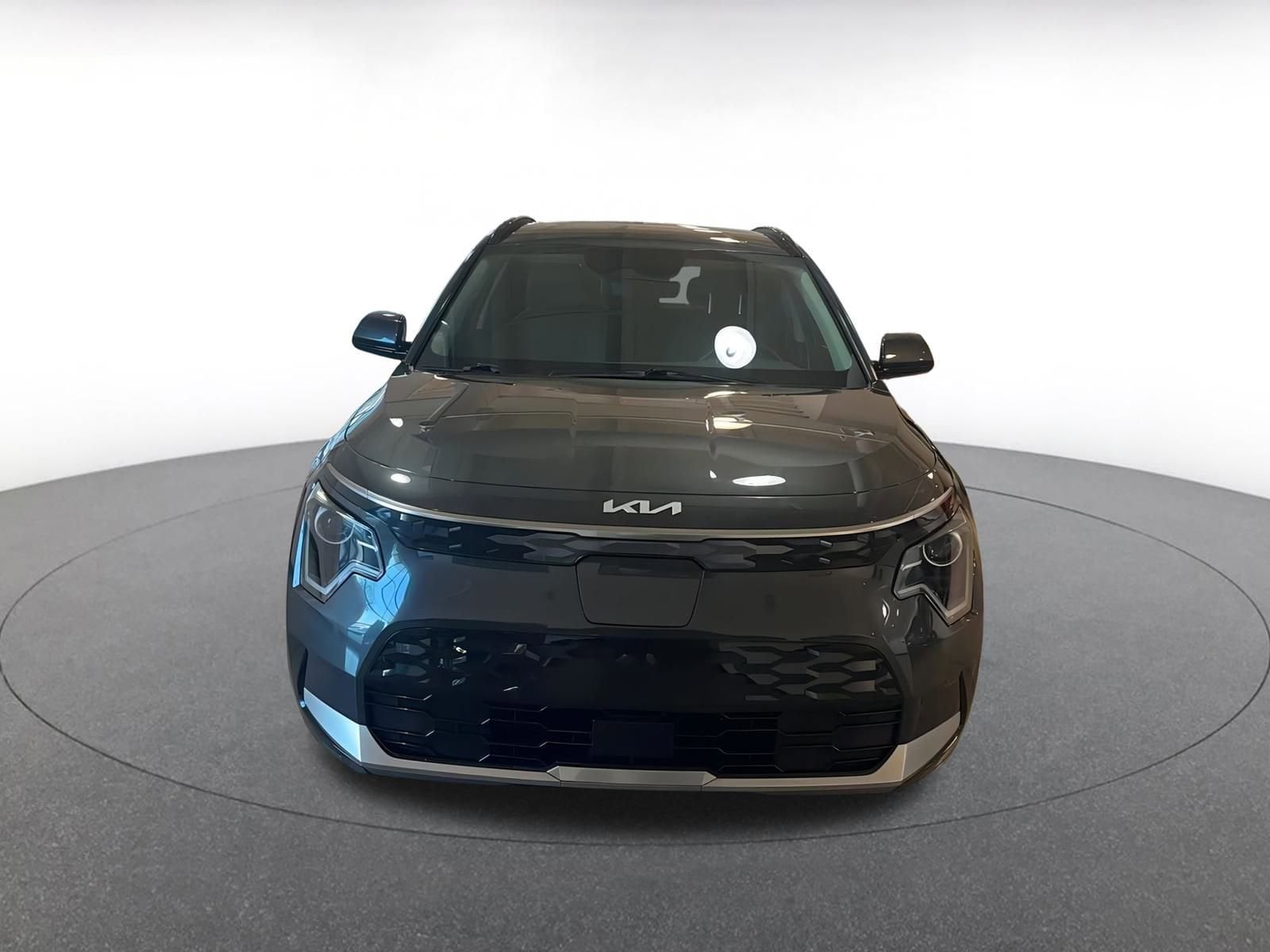Thumbnail: 2023 Kia Niro - 4
