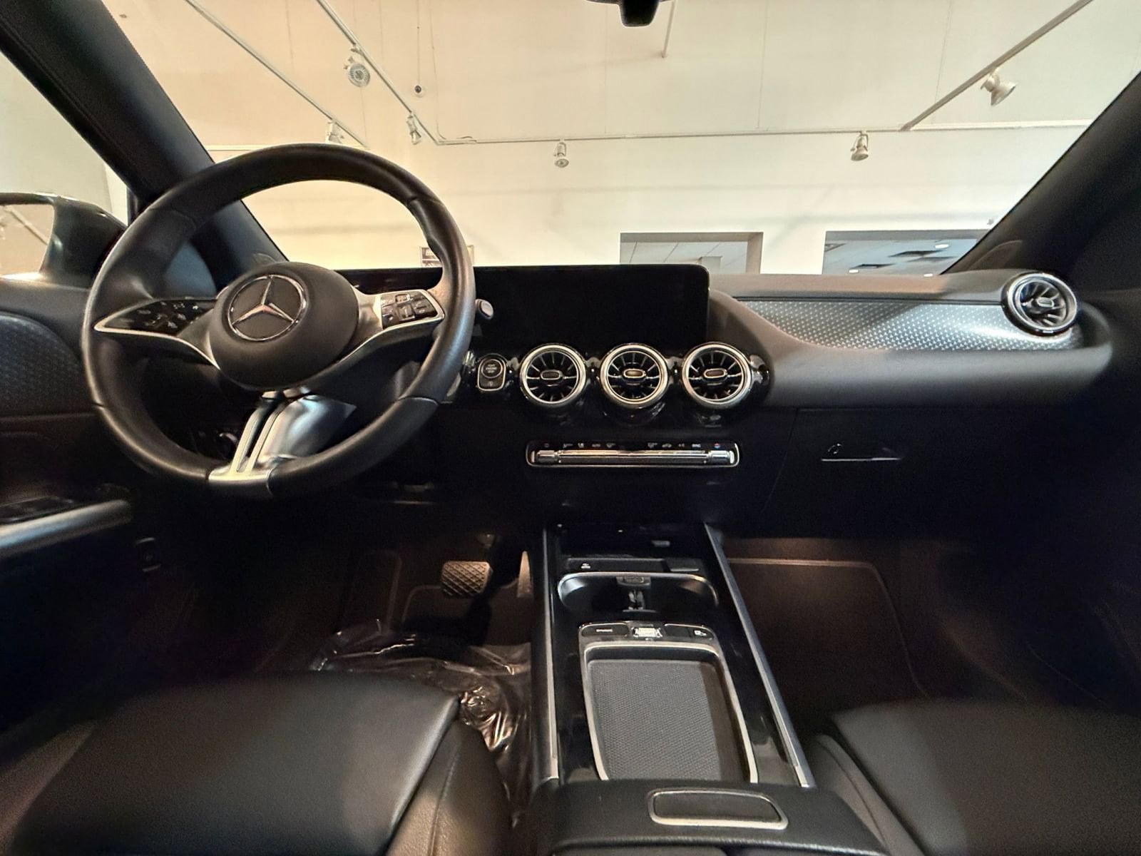 Thumbnail: 2025 Mercedes-Benz GLA - 33