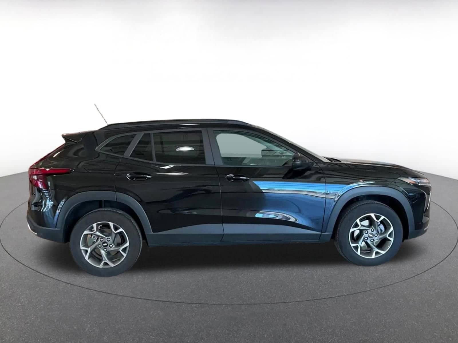 Thumbnail: 2025 Chevrolet Trax - 16