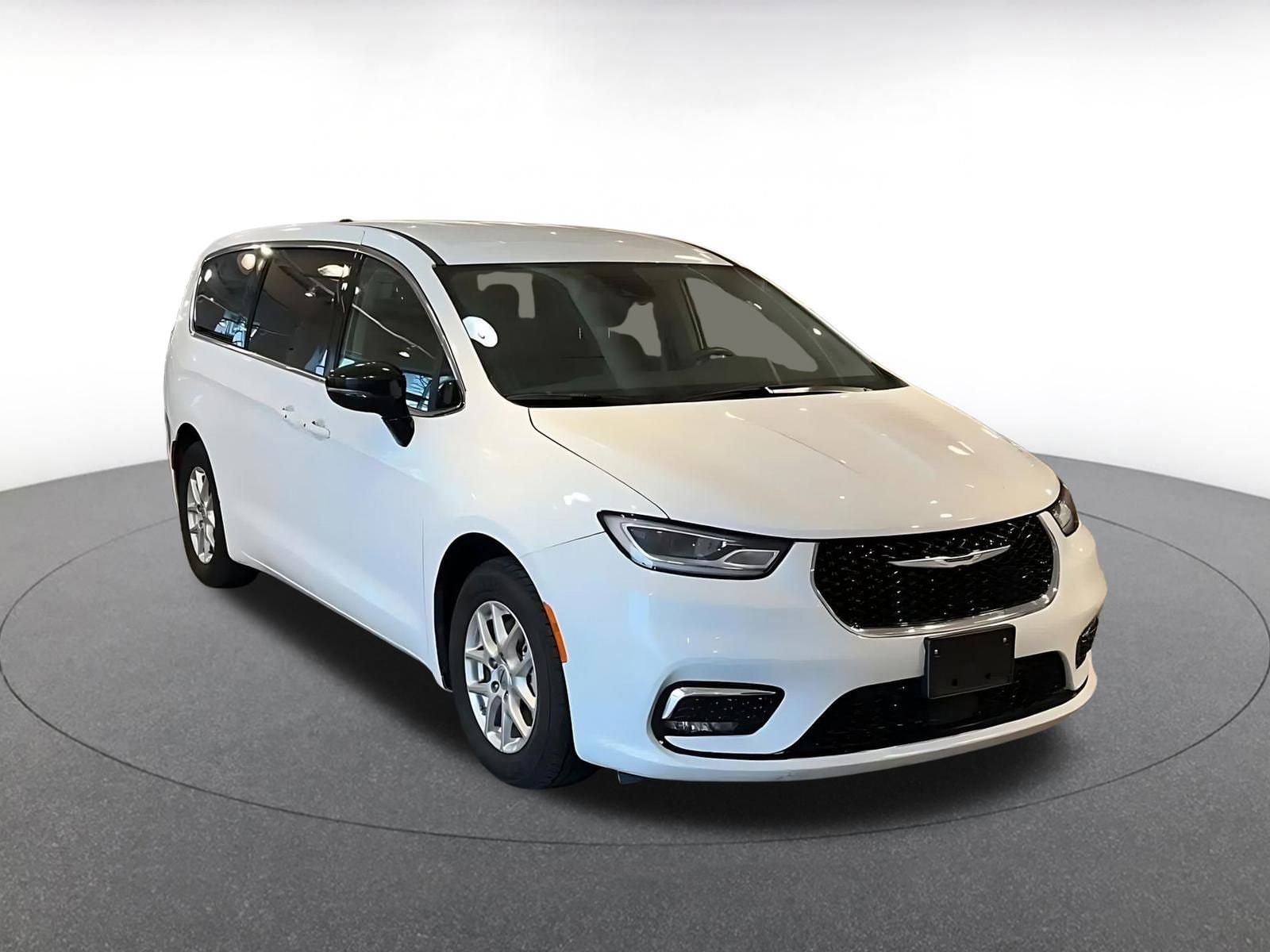 Thumbnail: 2024 Chrysler Pacifica - 3