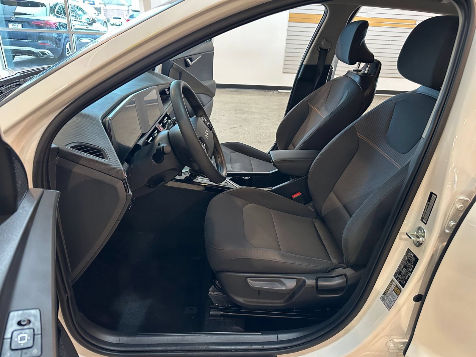 Thumbnail: 2026 Kia Niro - 27