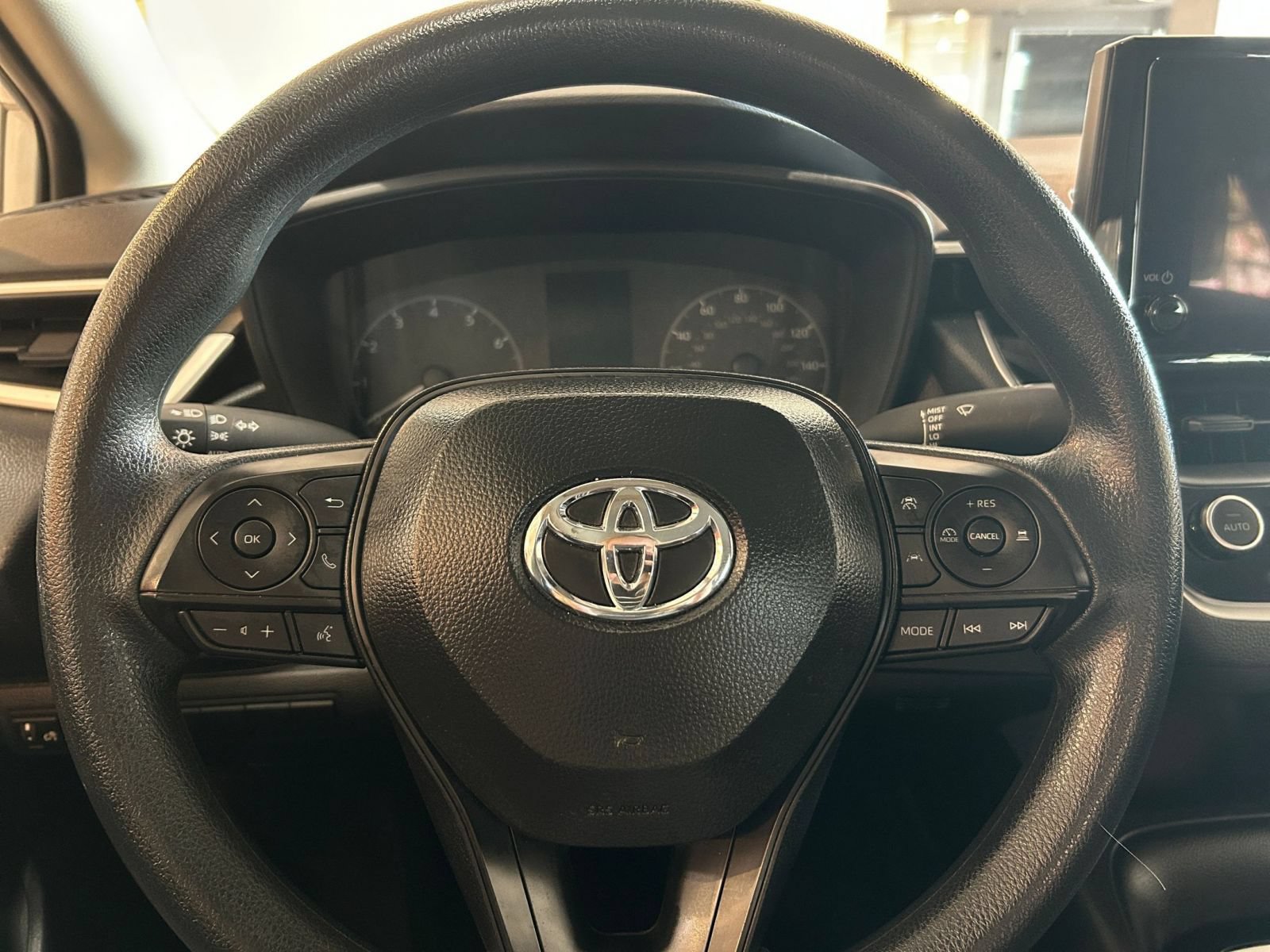Thumbnail: 2025 Toyota Corolla - 25