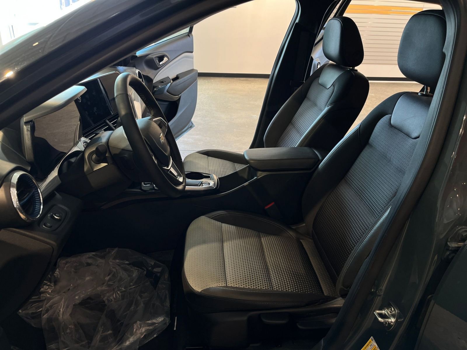 Thumbnail: 2025 Chevrolet Trax - 25