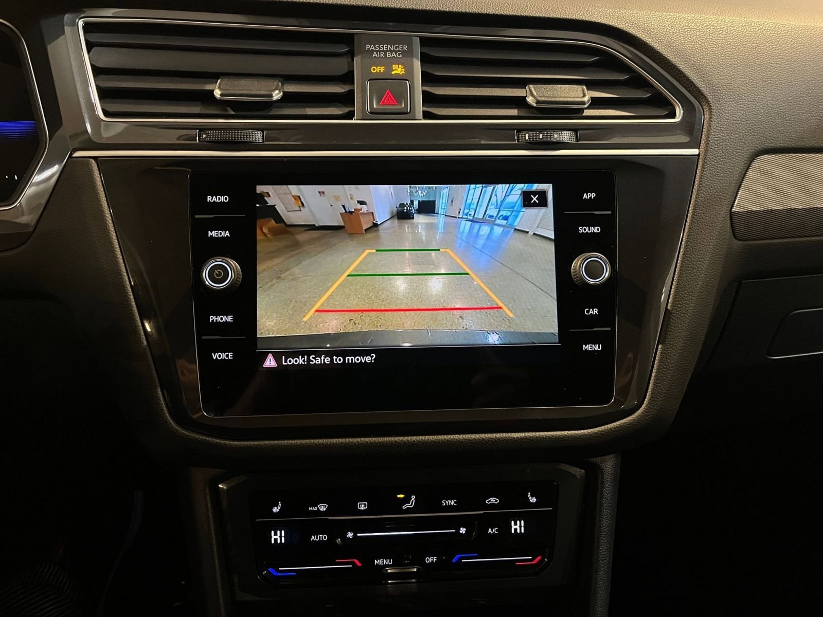 Thumbnail: 2024 Volkswagen Tiguan - 18