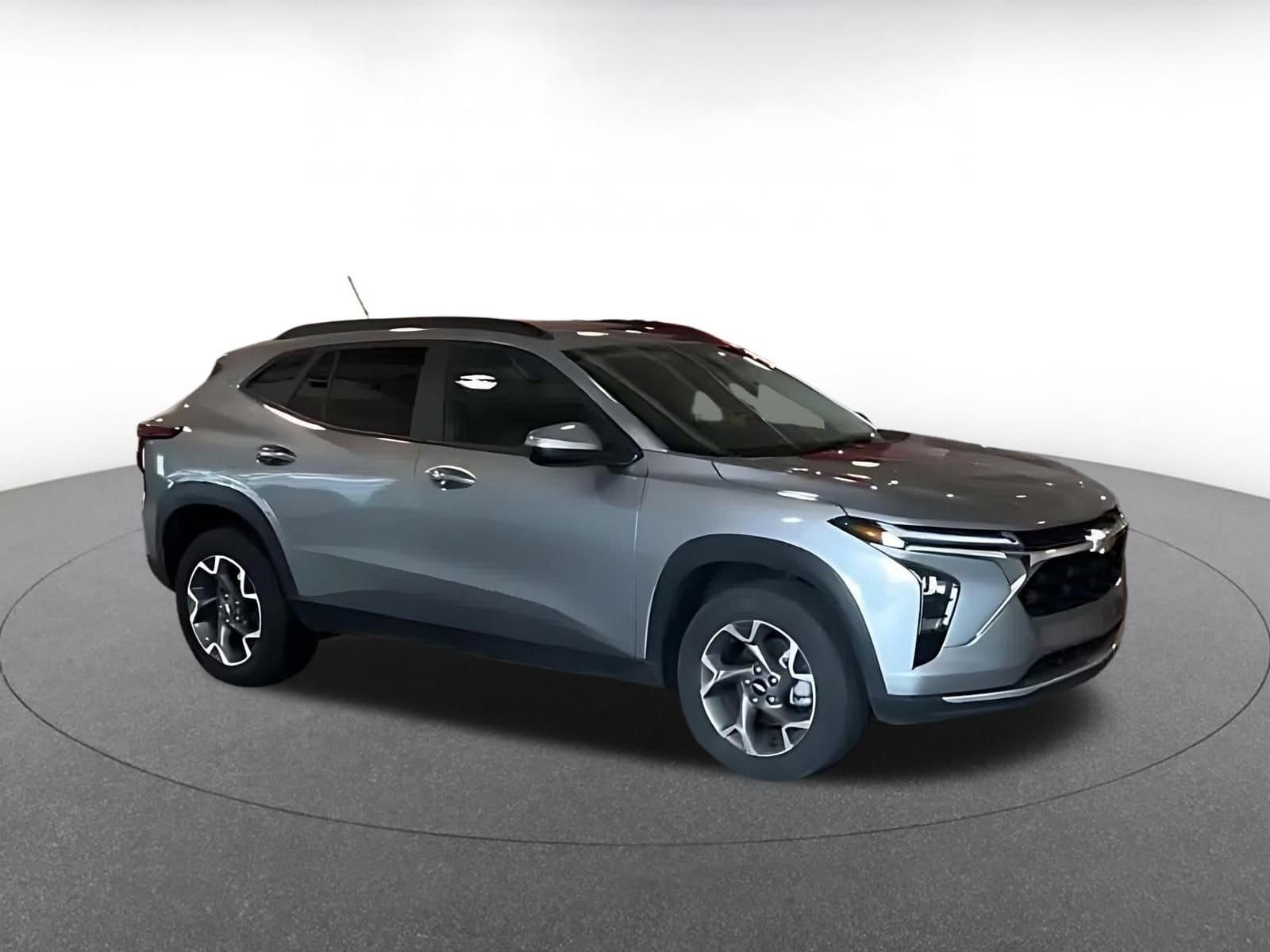 Thumbnail: 2025 Chevrolet Trax - 2