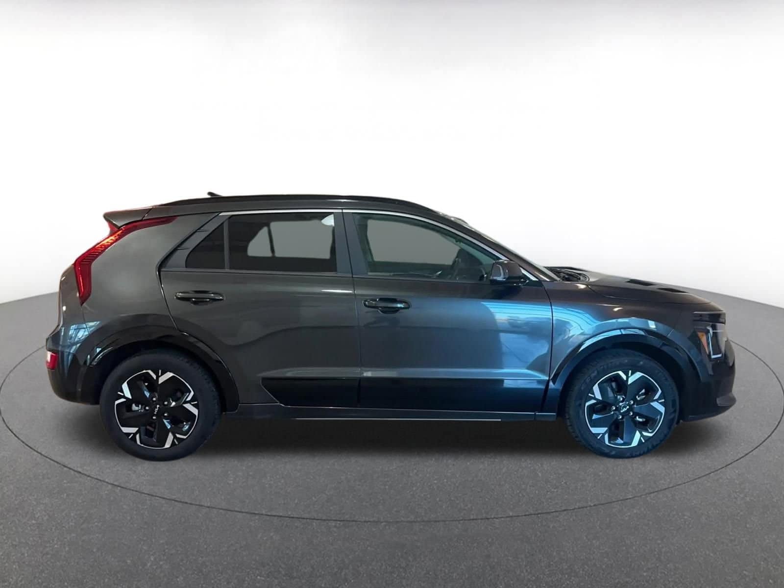 Thumbnail: 2023 Kia Niro - 16