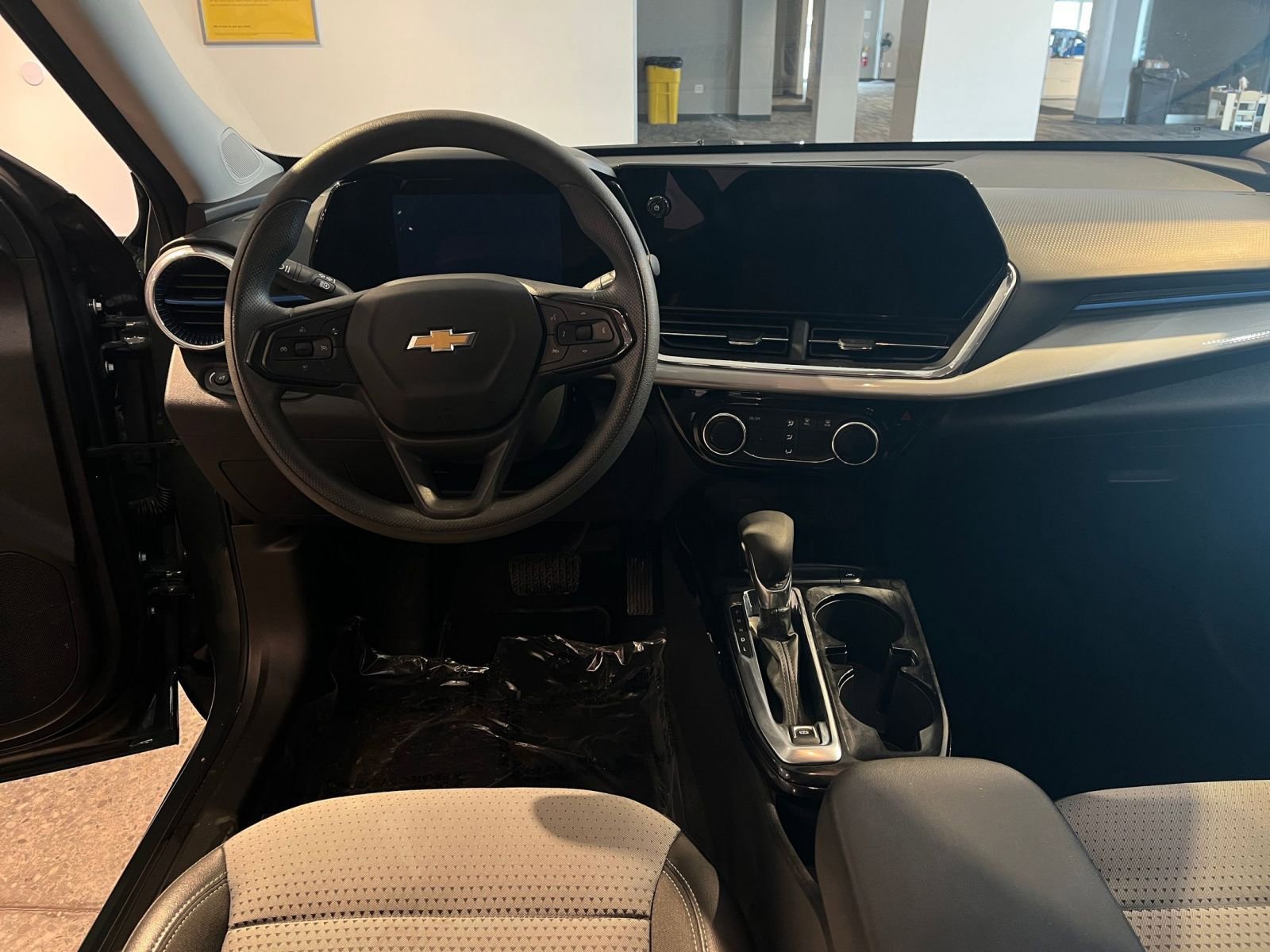 Thumbnail: 2025 Chevrolet Trax - 33