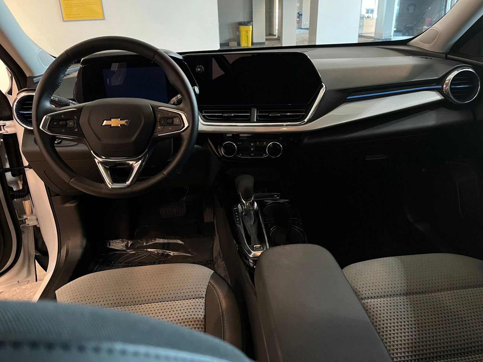 Thumbnail: 2025 Chevrolet Trax - 32