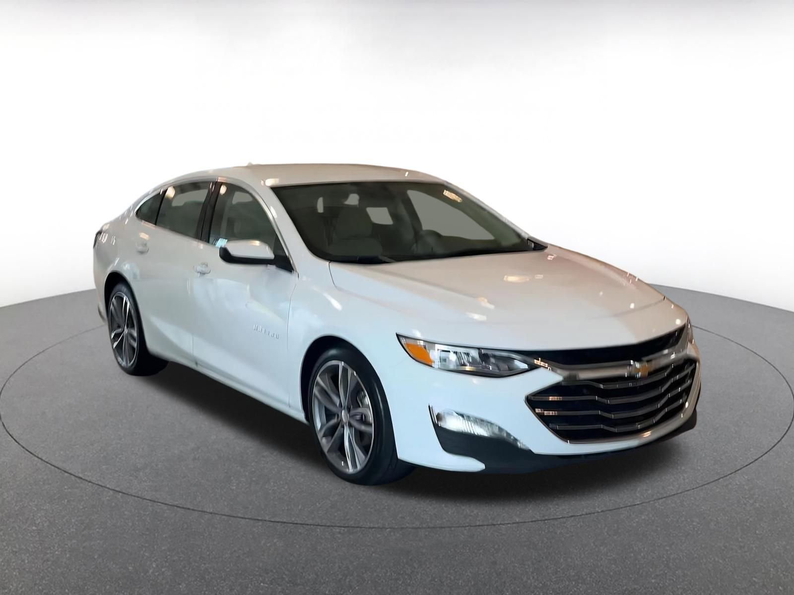 Thumbnail: 2024 Chevrolet Malibu - 3