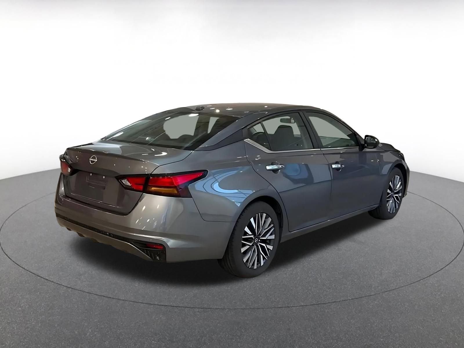 Thumbnail: 2025 Nissan Altima - 16