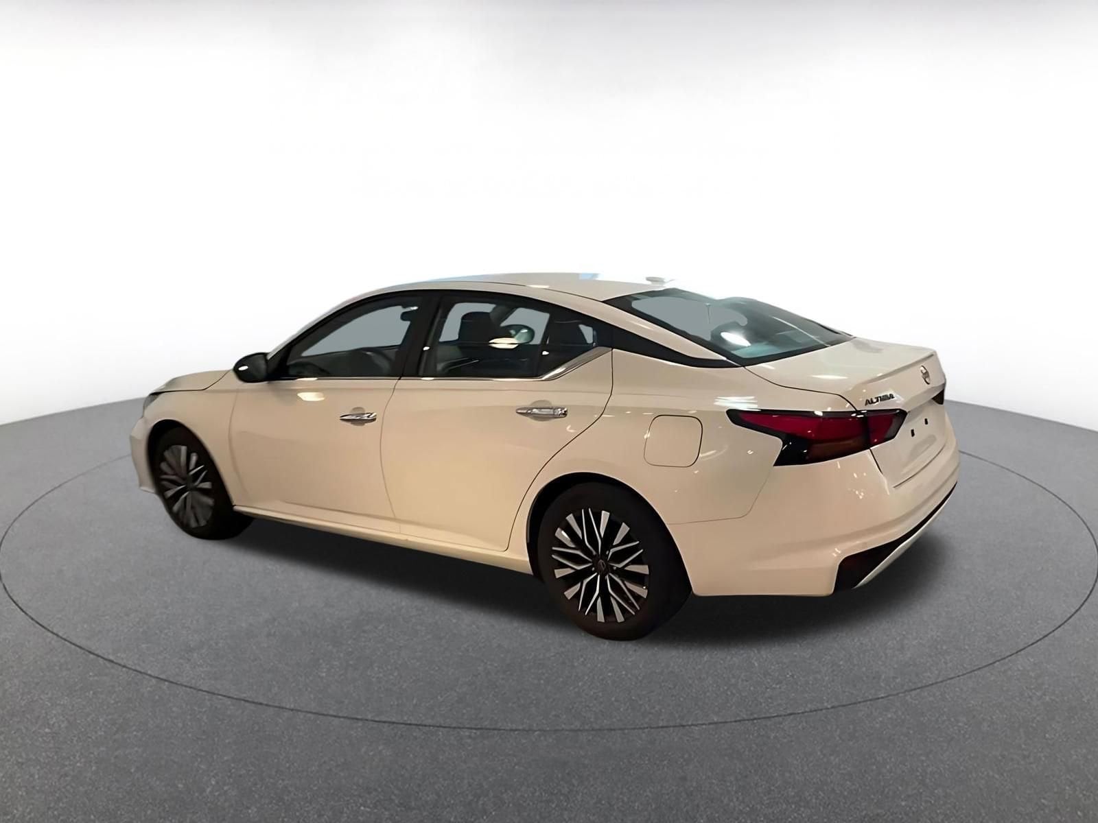 Thumbnail: 2025 Nissan Altima - 9