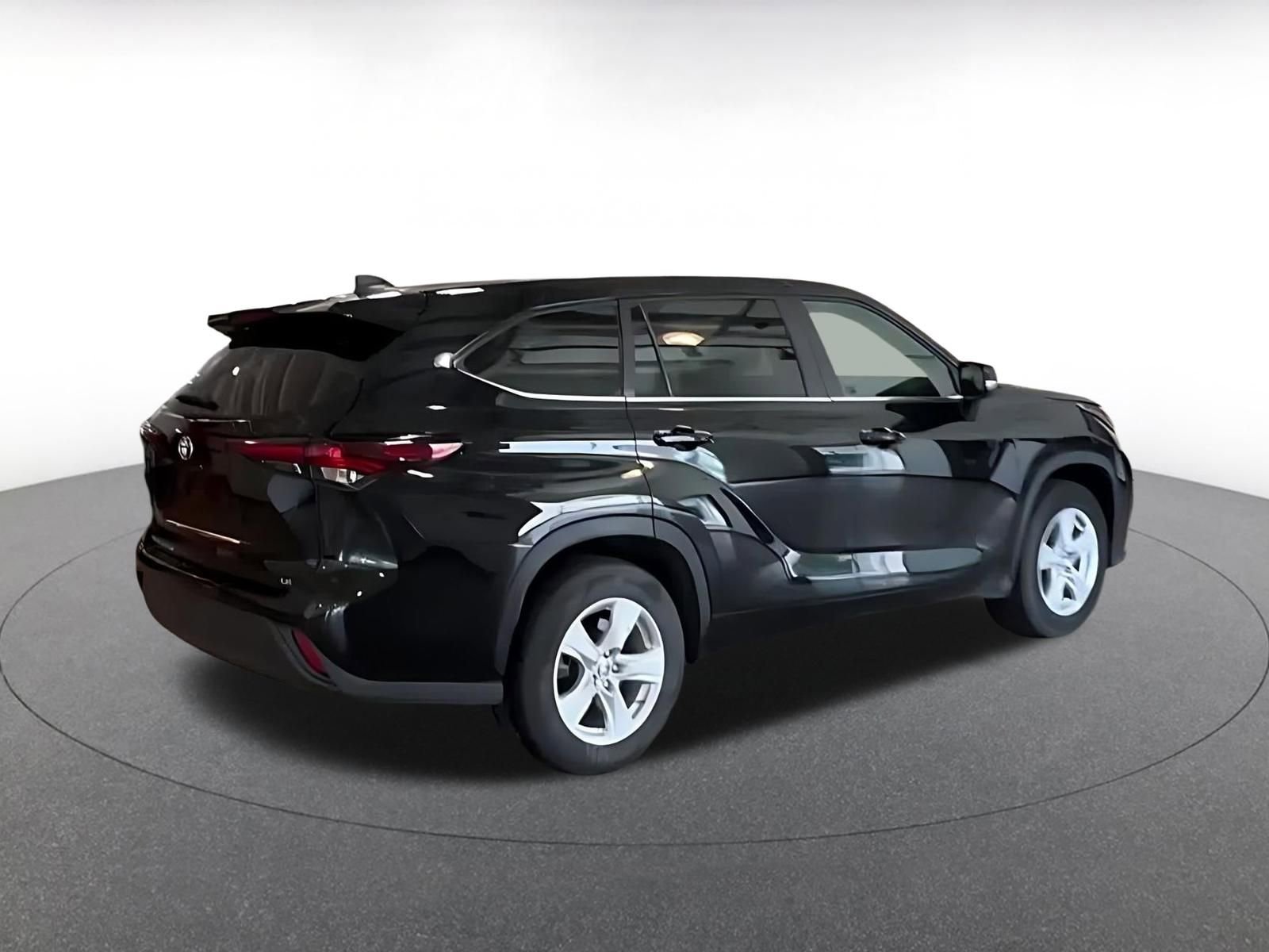 Thumbnail: 2025 Toyota Highlander - 14