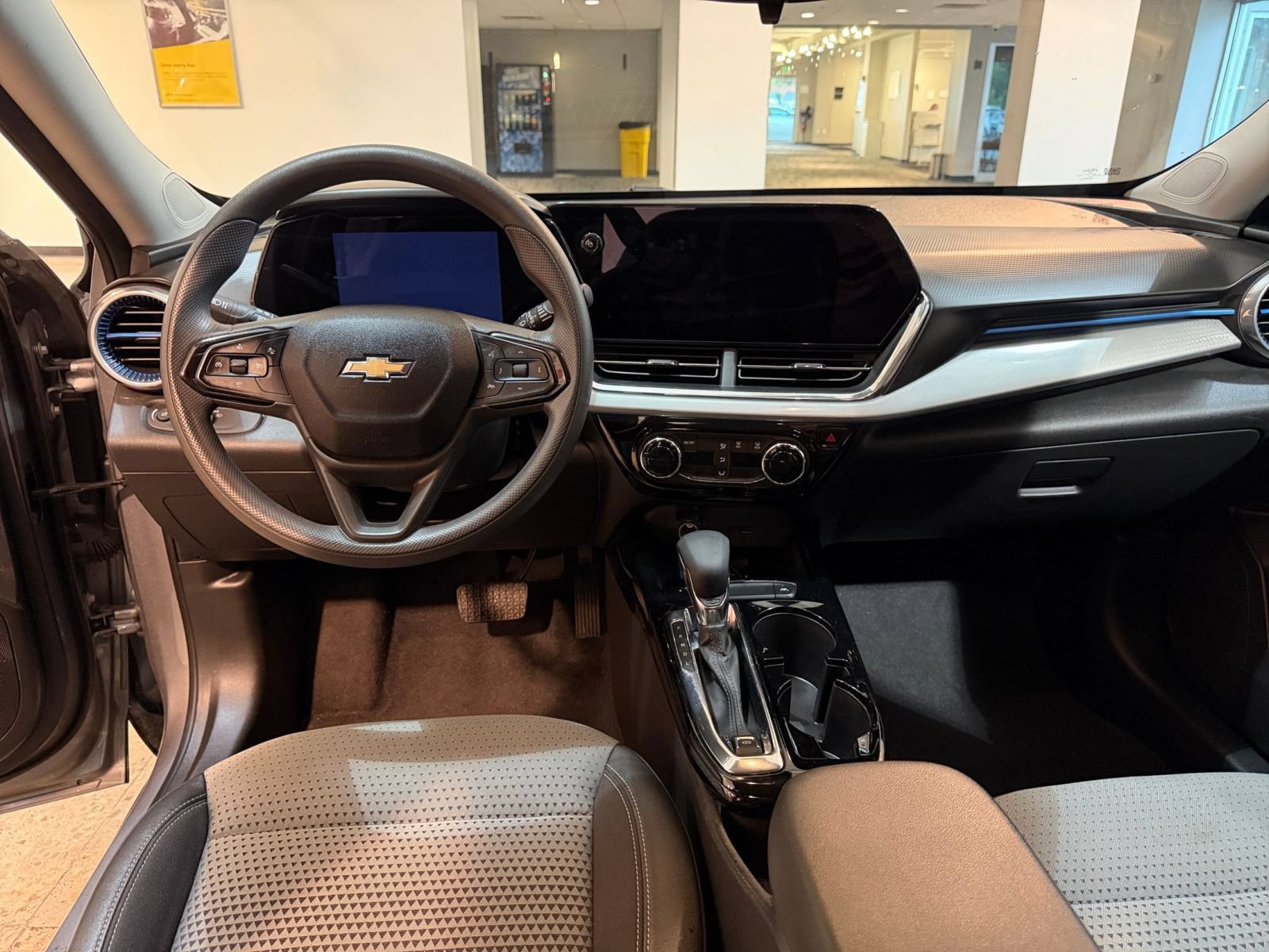 Thumbnail: 2025 Chevrolet Trax - 33