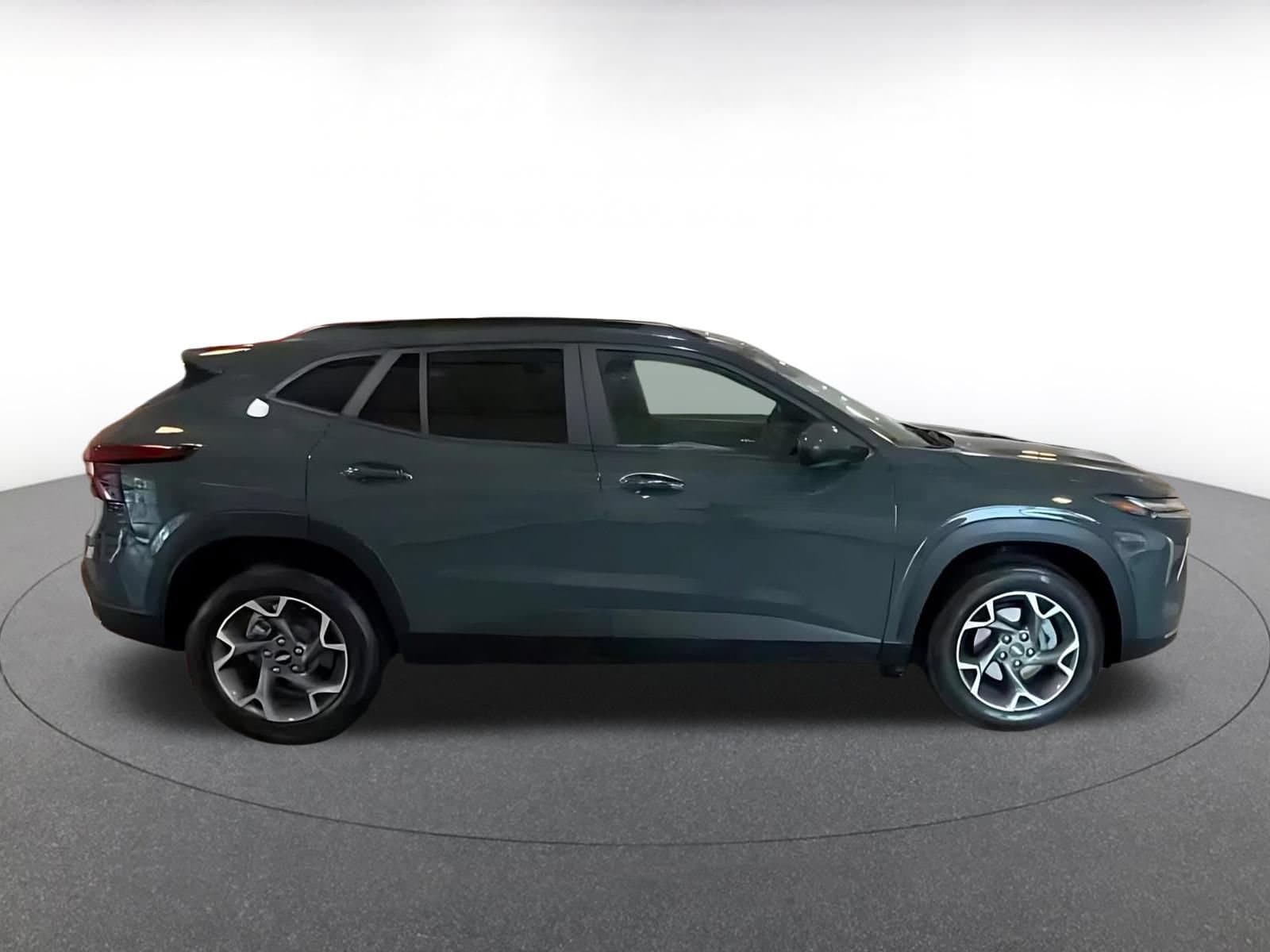 Thumbnail: 2025 Chevrolet Trax - 14