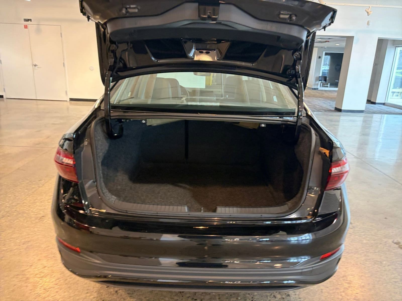 Thumbnail: 2025 Volkswagen Jetta - 30