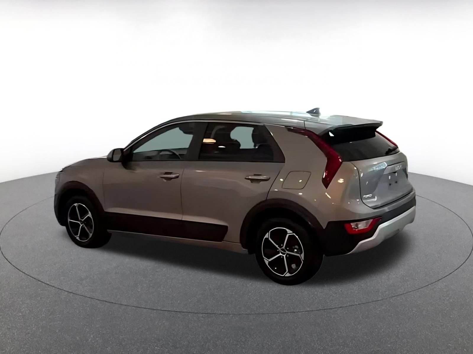 Thumbnail: 2026 Kia Niro - 12