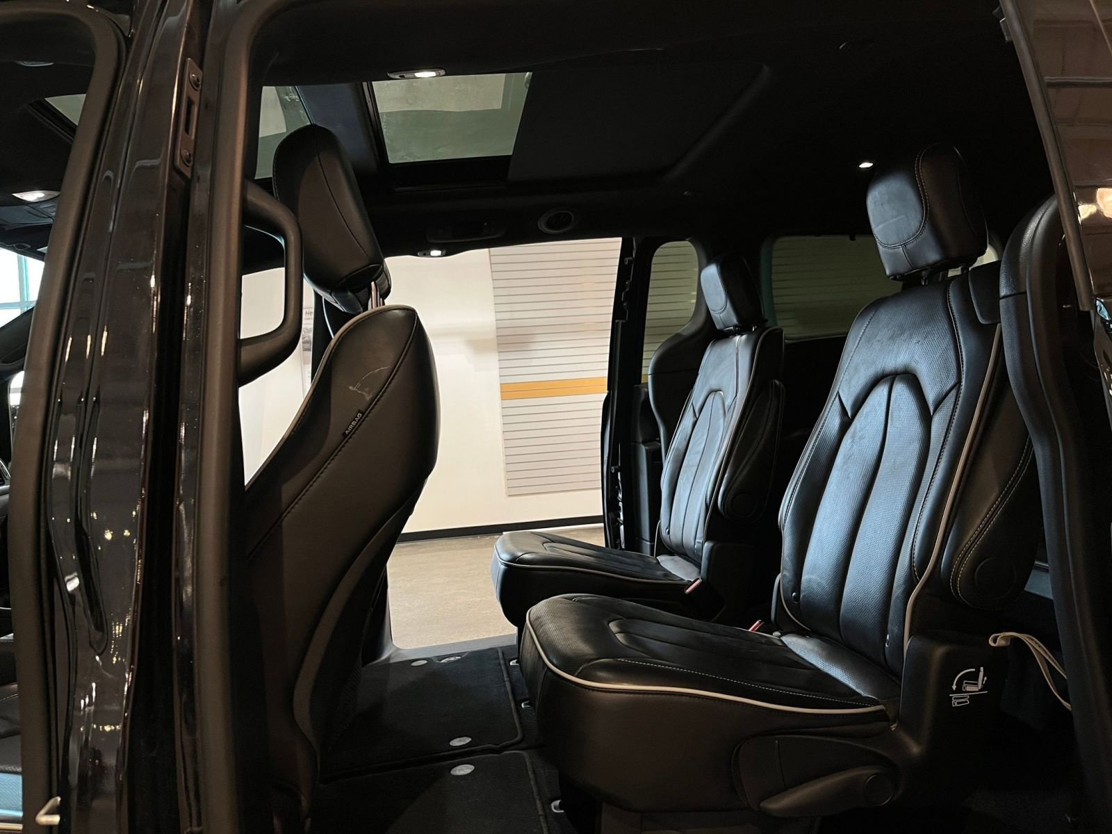 Thumbnail: 2025 Chrysler Pacifica - 28