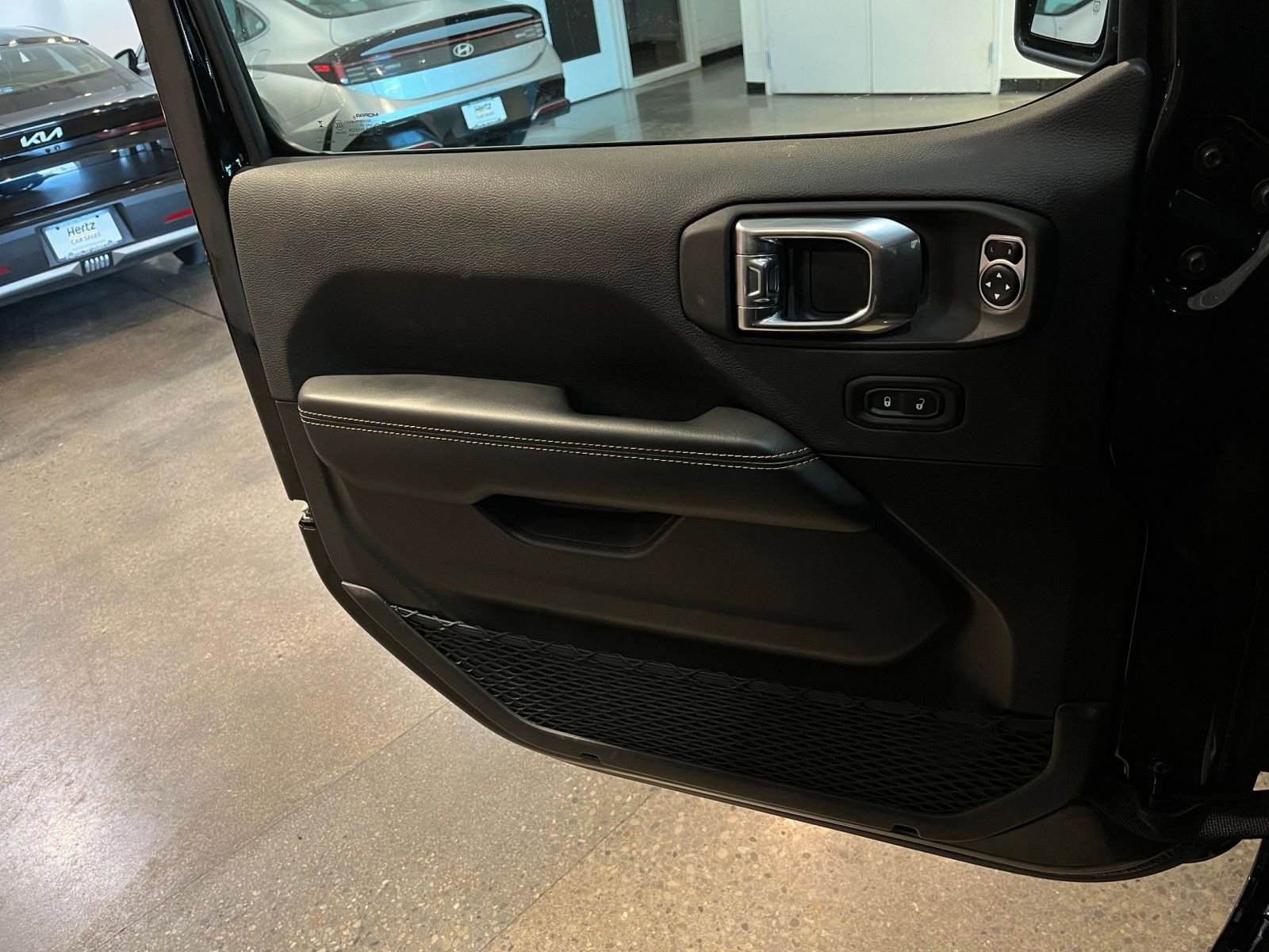 Thumbnail: 2025 Jeep Wrangler - 18