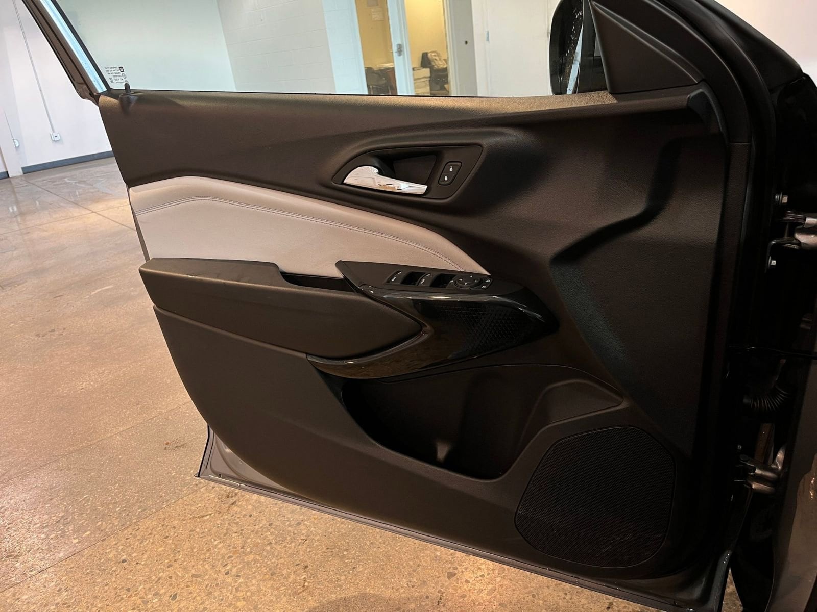 Thumbnail: 2025 Chevrolet Trax - 18