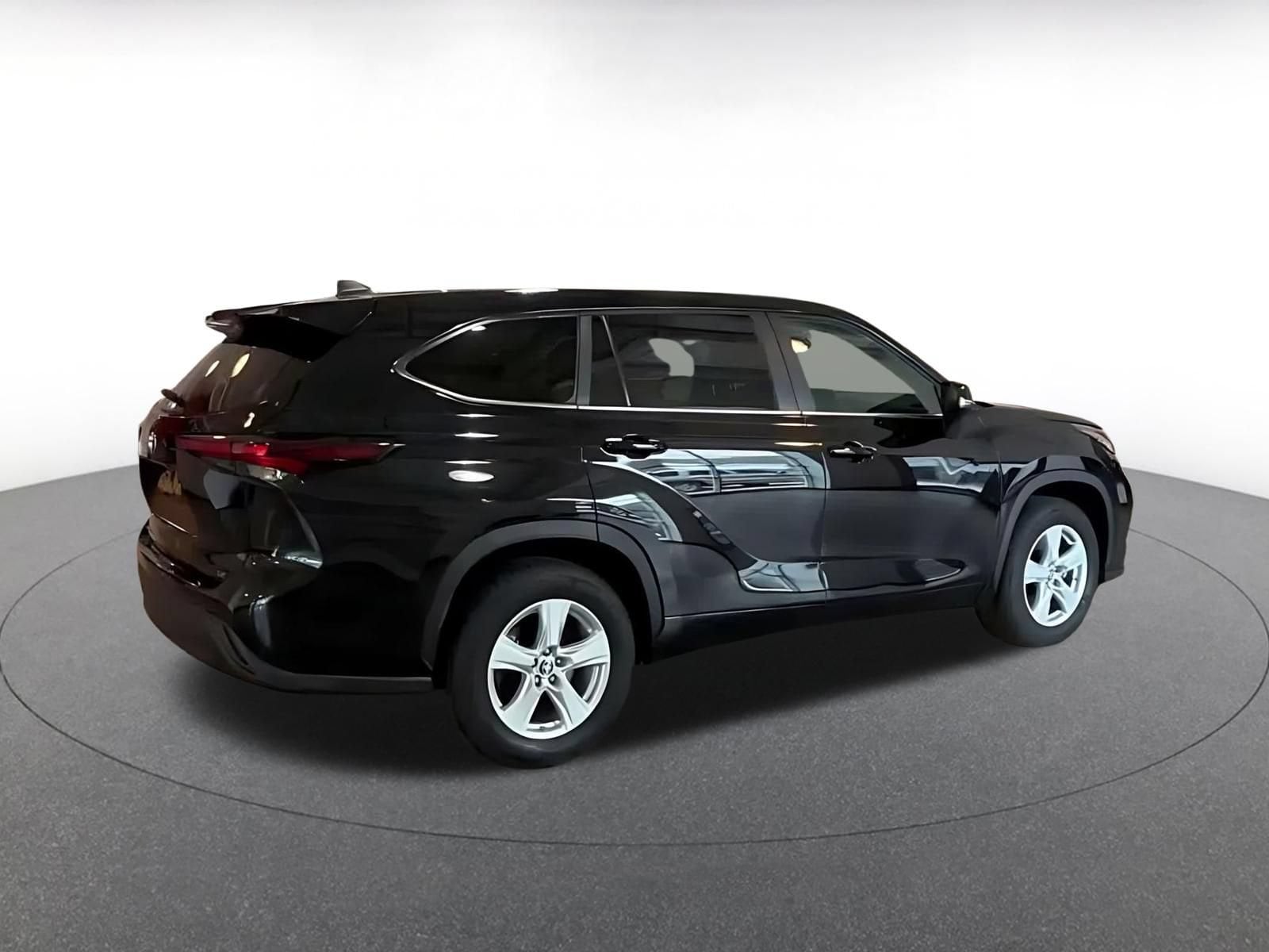 Thumbnail: 2025 Toyota Highlander - 12