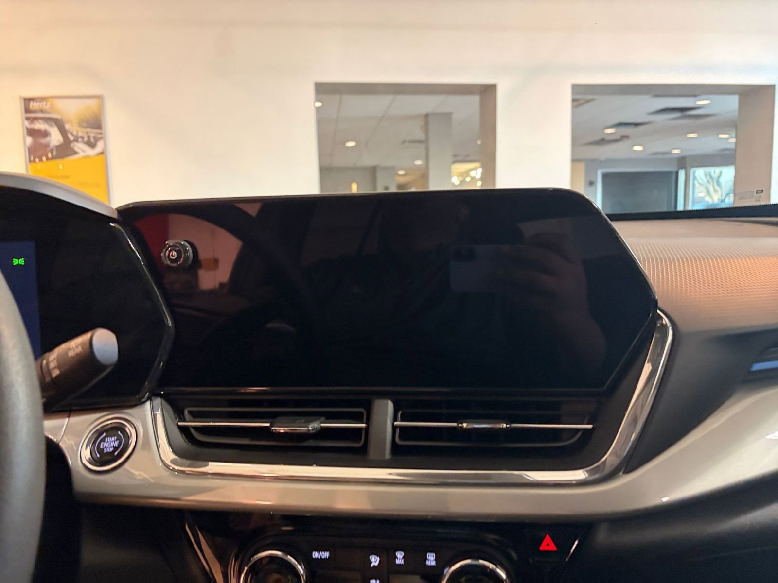 Thumbnail: 2025 Chevrolet Trax - 18