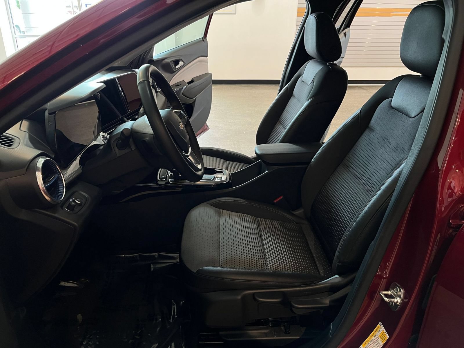 Thumbnail: 2025 Chevrolet Trax - 25