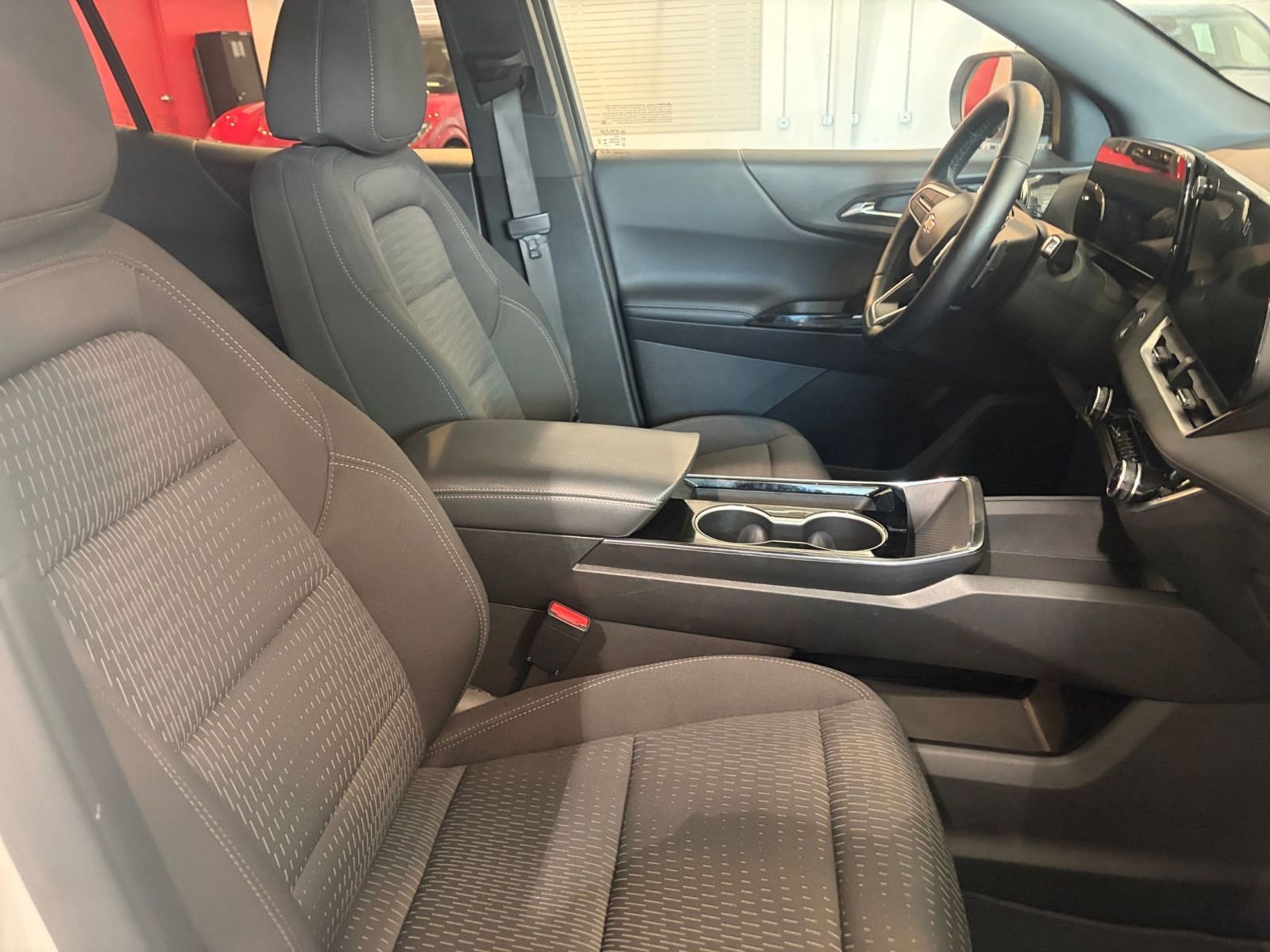 Thumbnail: 2025 Chevrolet Equinox - 35