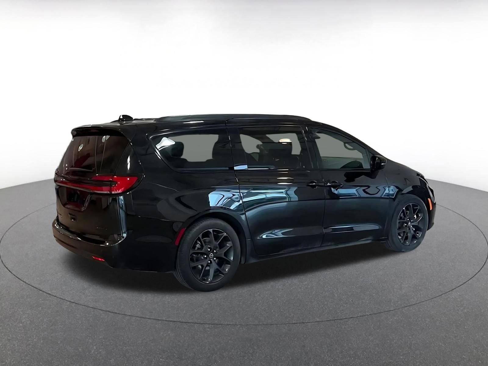 Thumbnail: 2025 Chrysler Pacifica - 15