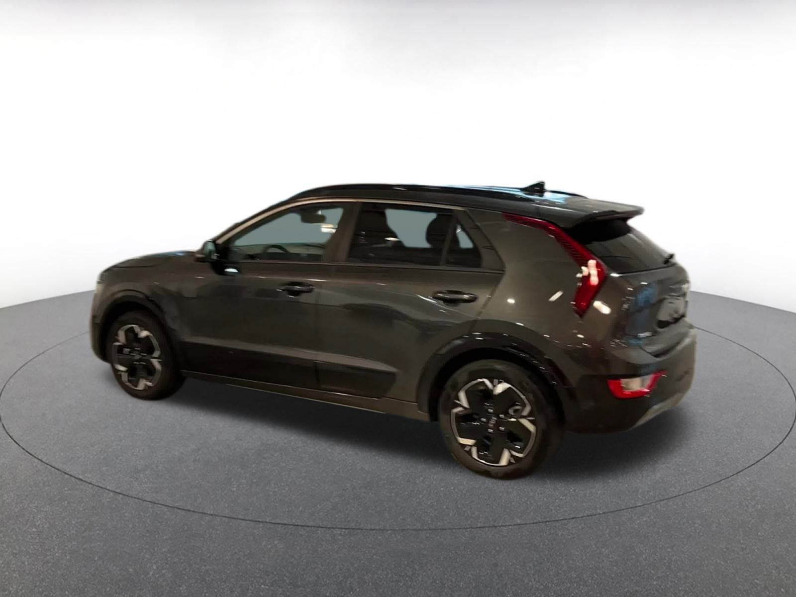Thumbnail: 2023 Kia Niro - 10