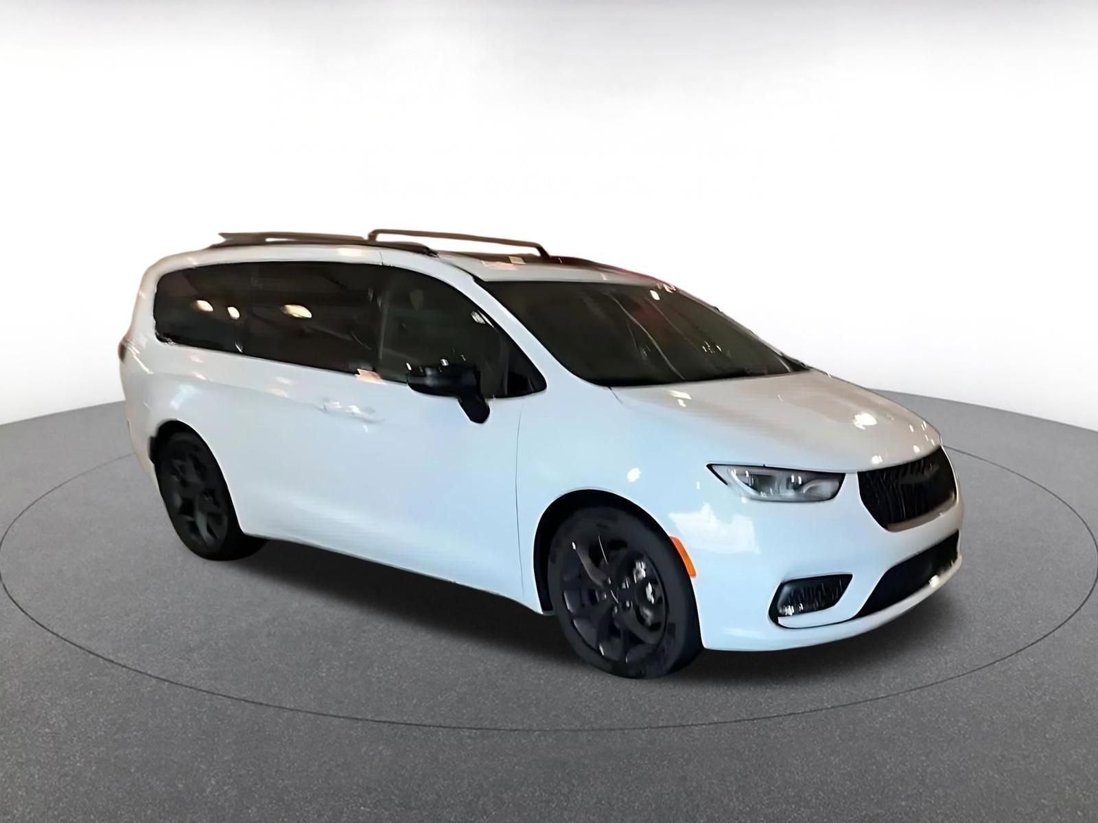 Thumbnail: 2025 Chrysler Pacifica - 2