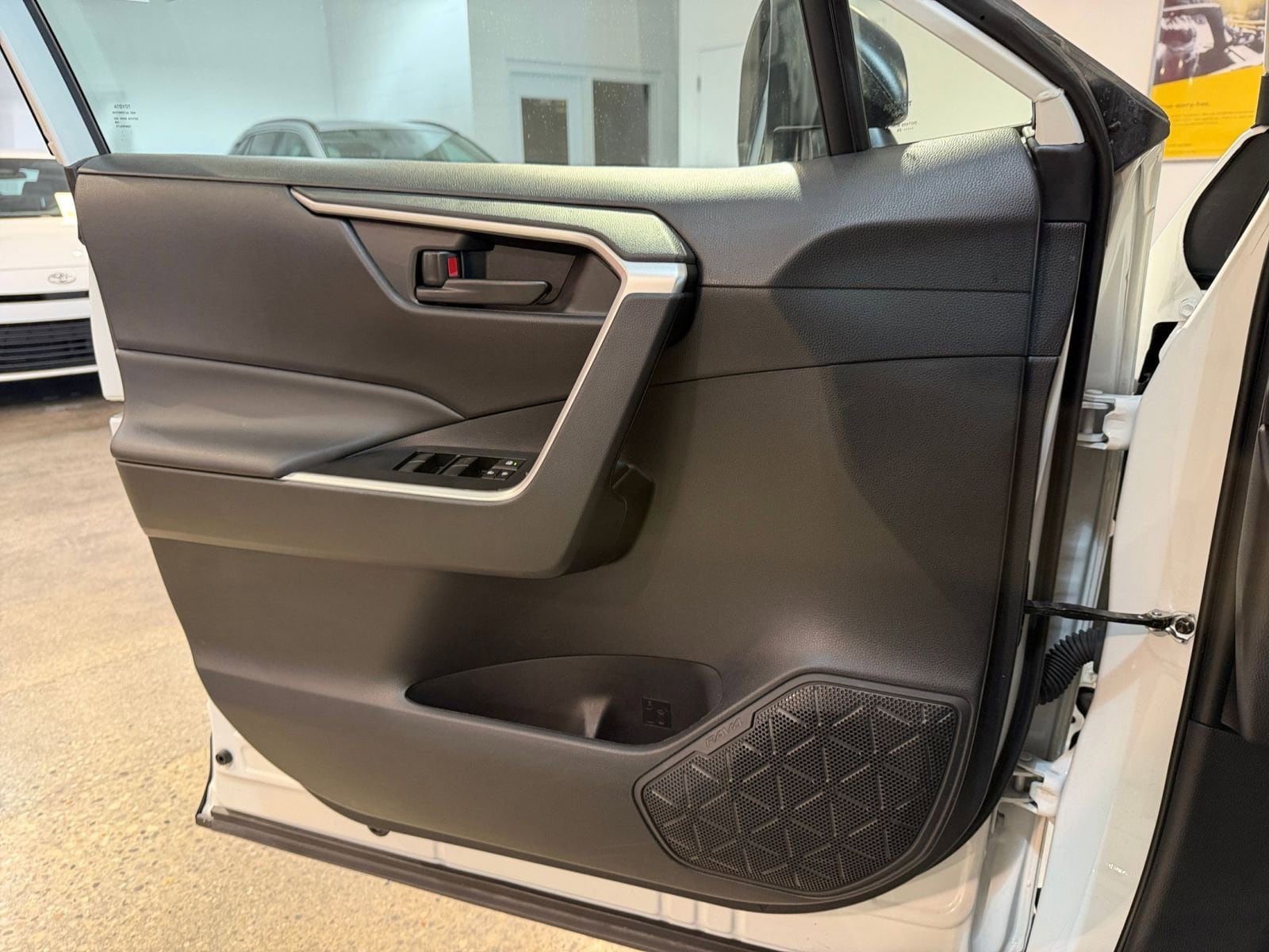 Thumbnail: 2025 Toyota RAV4 - 20