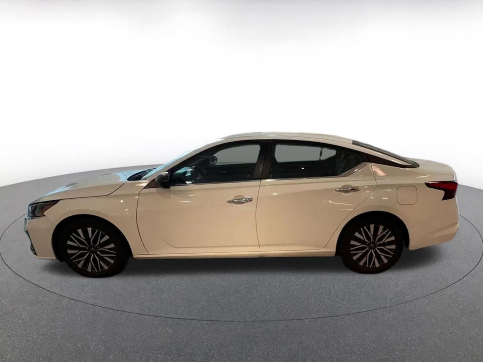 Thumbnail: 2025 Nissan Altima - 8