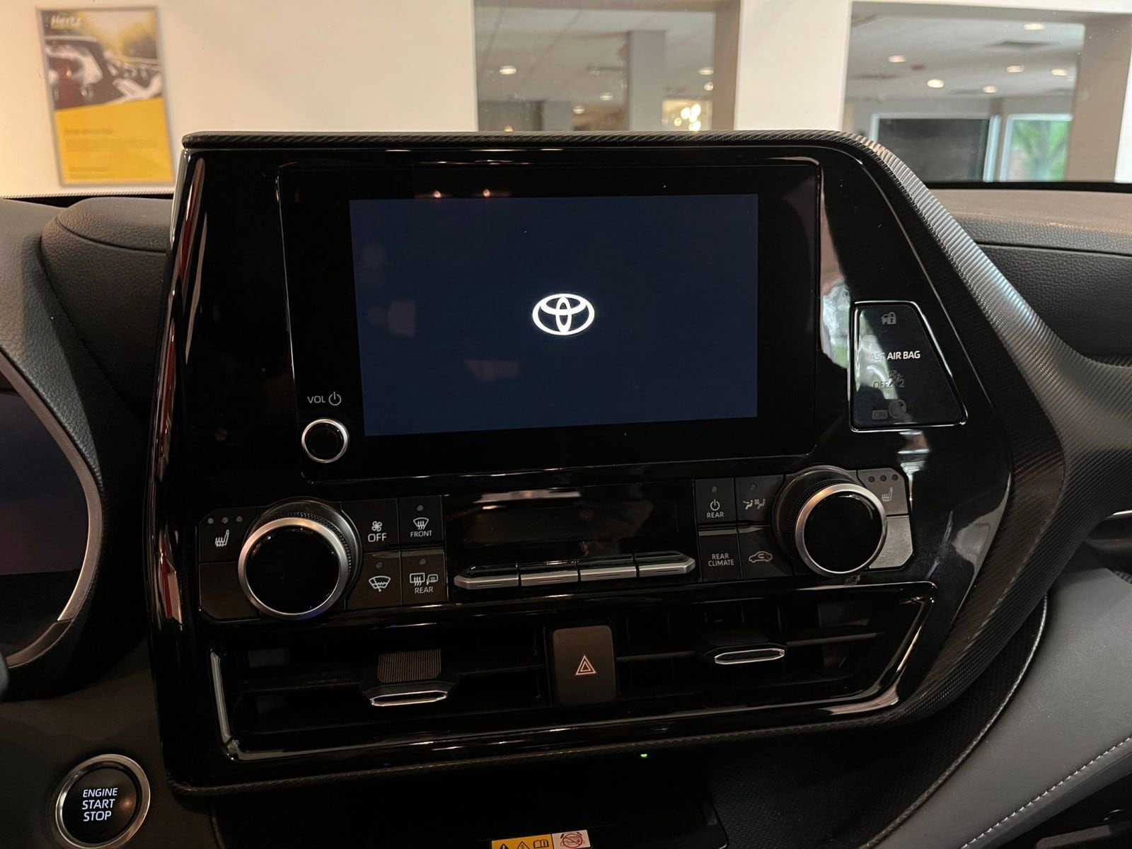 Thumbnail: 2025 Toyota Highlander - 20