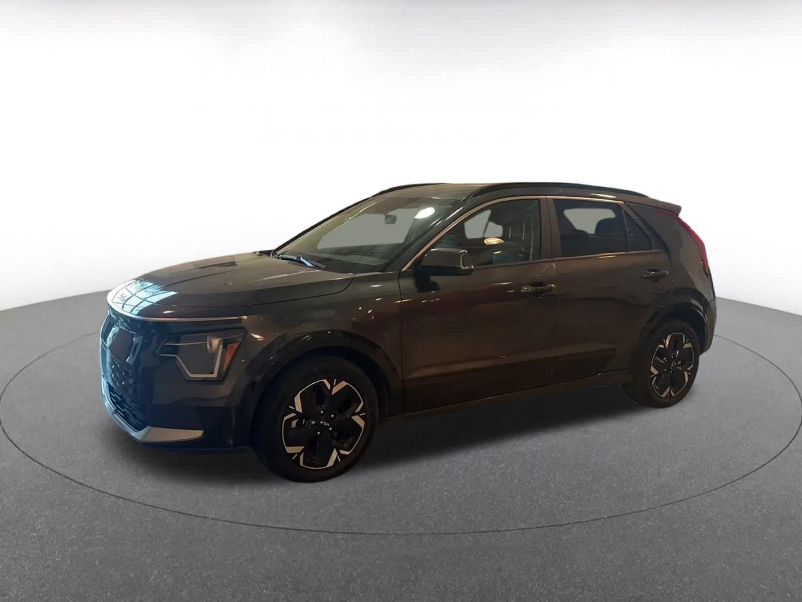 Thumbnail: 2023 Kia Niro - 8