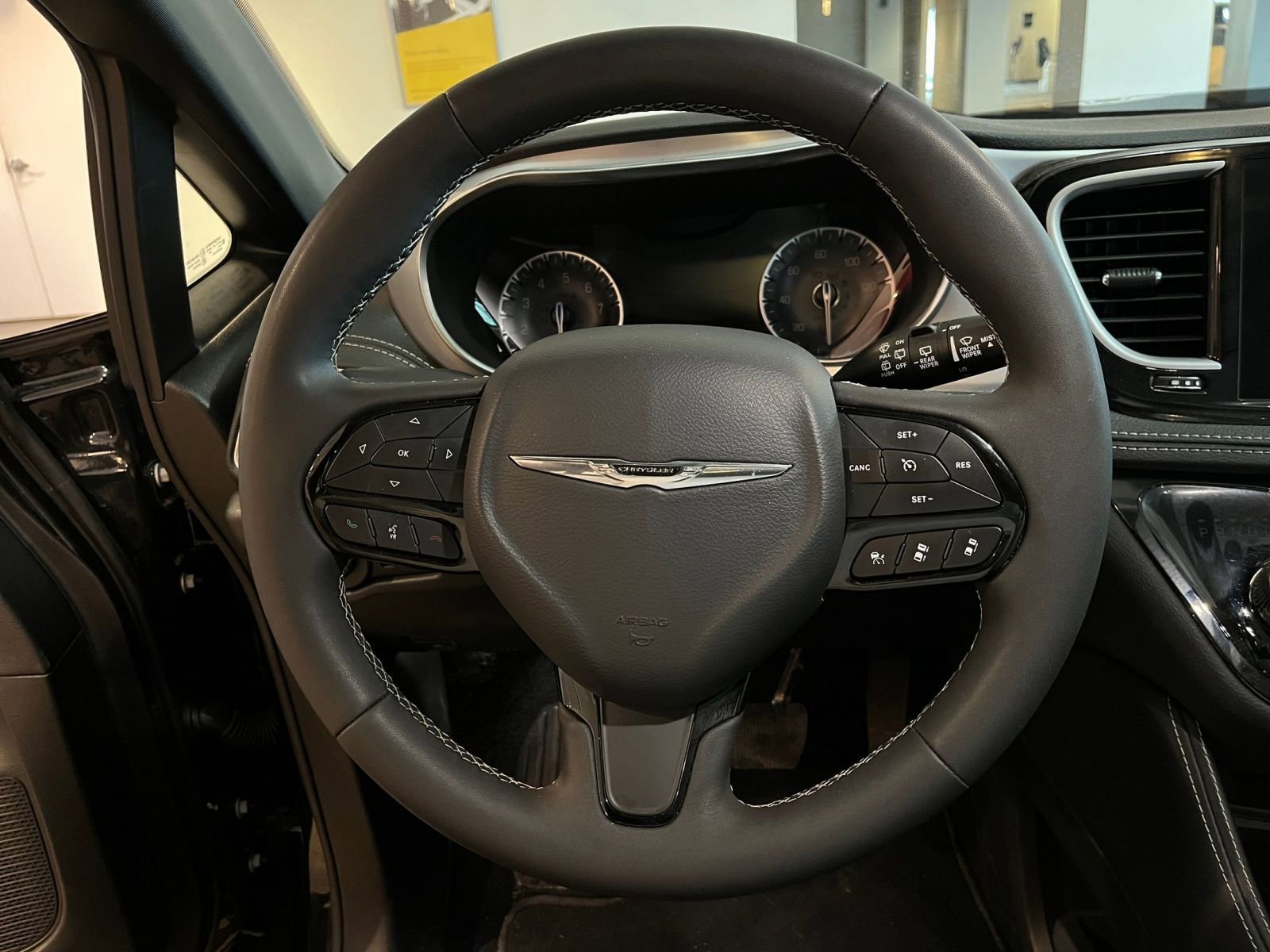 Thumbnail: 2025 Chrysler Pacifica - 30