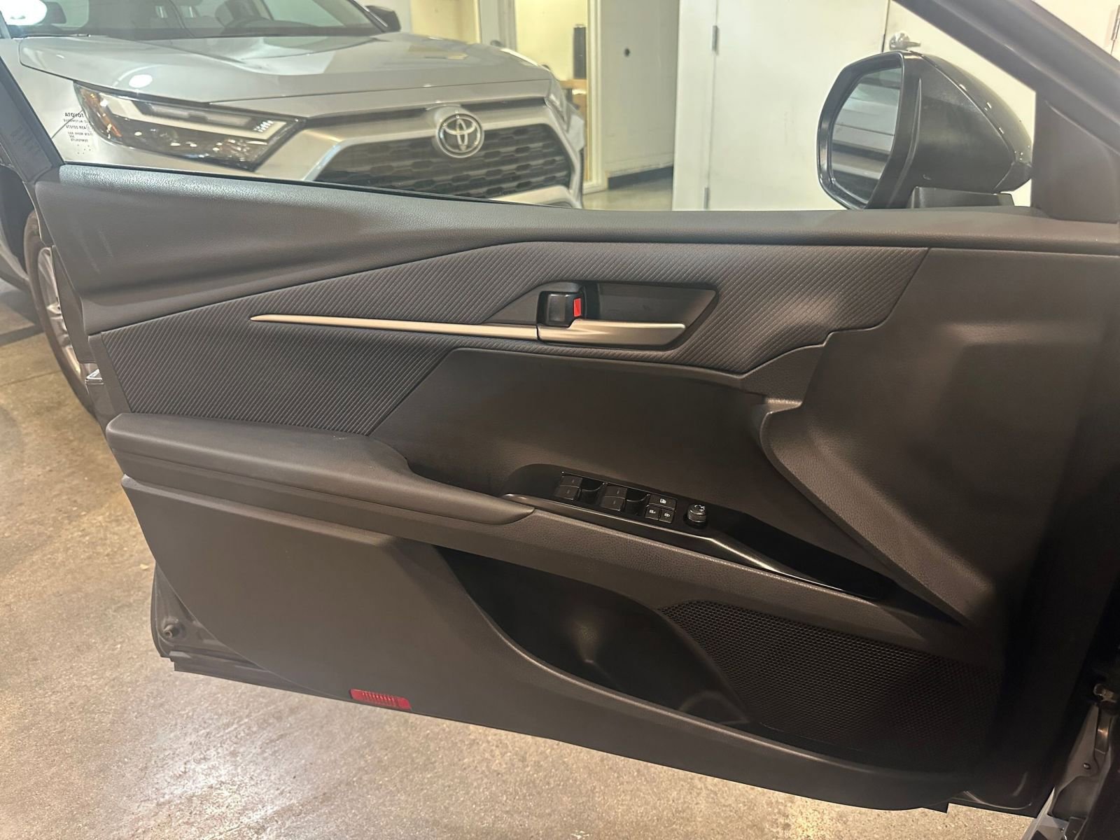 Thumbnail: 2025 Toyota Camry - 20