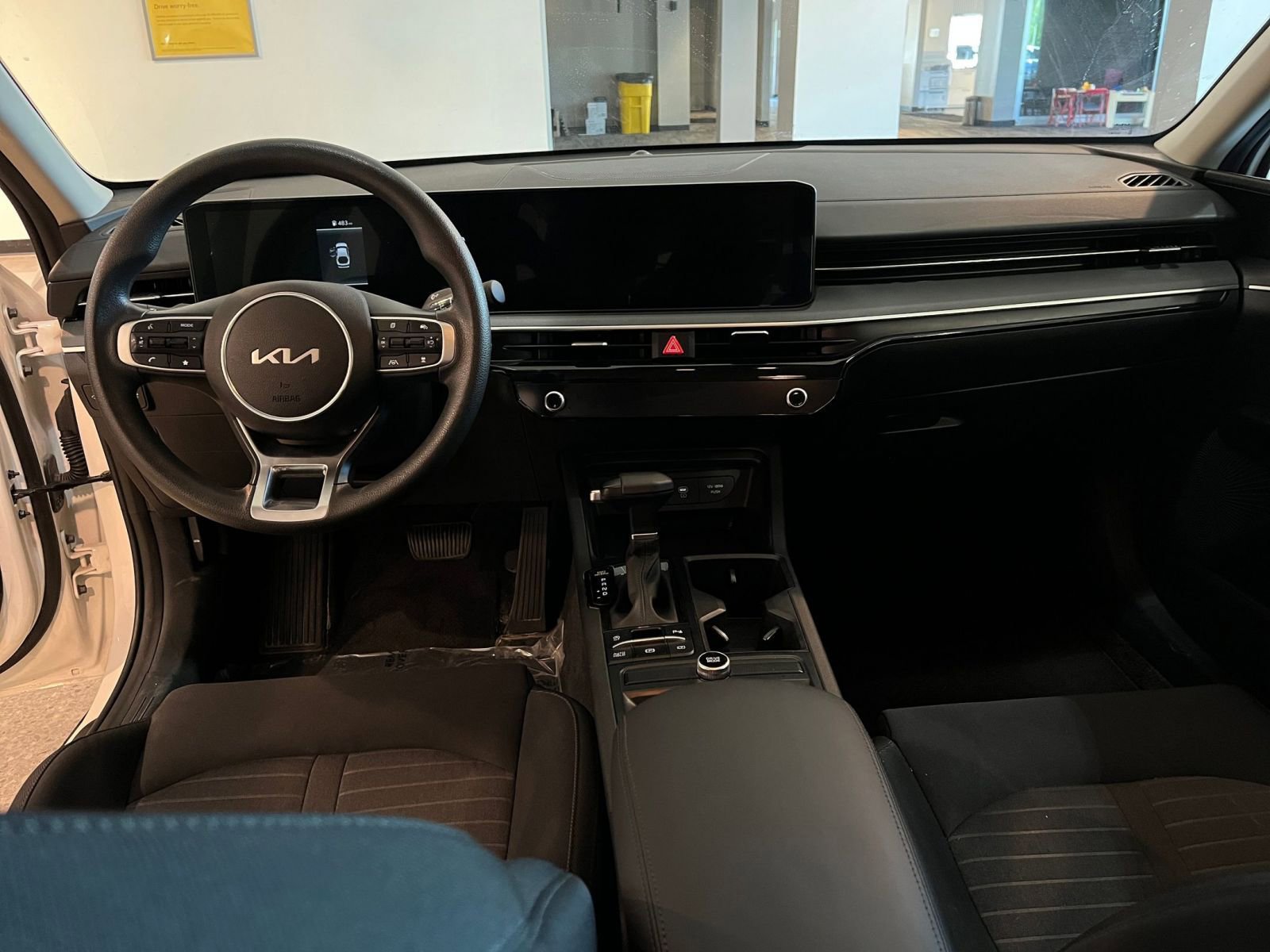 Thumbnail: 2025 Kia K5 - 33