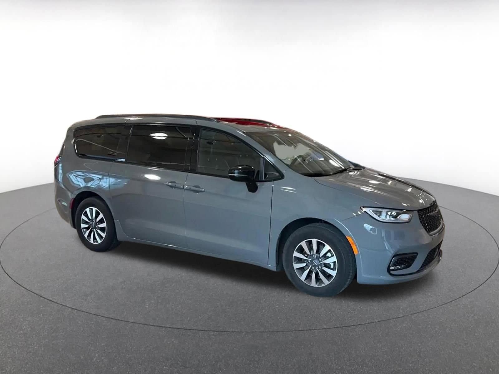 Thumbnail: 2025 Chrysler Pacifica - 2