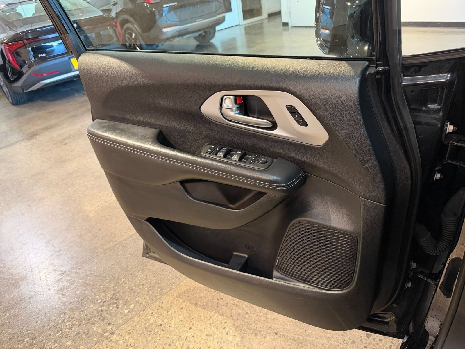 Thumbnail: 2025 Chrysler Pacifica - 15