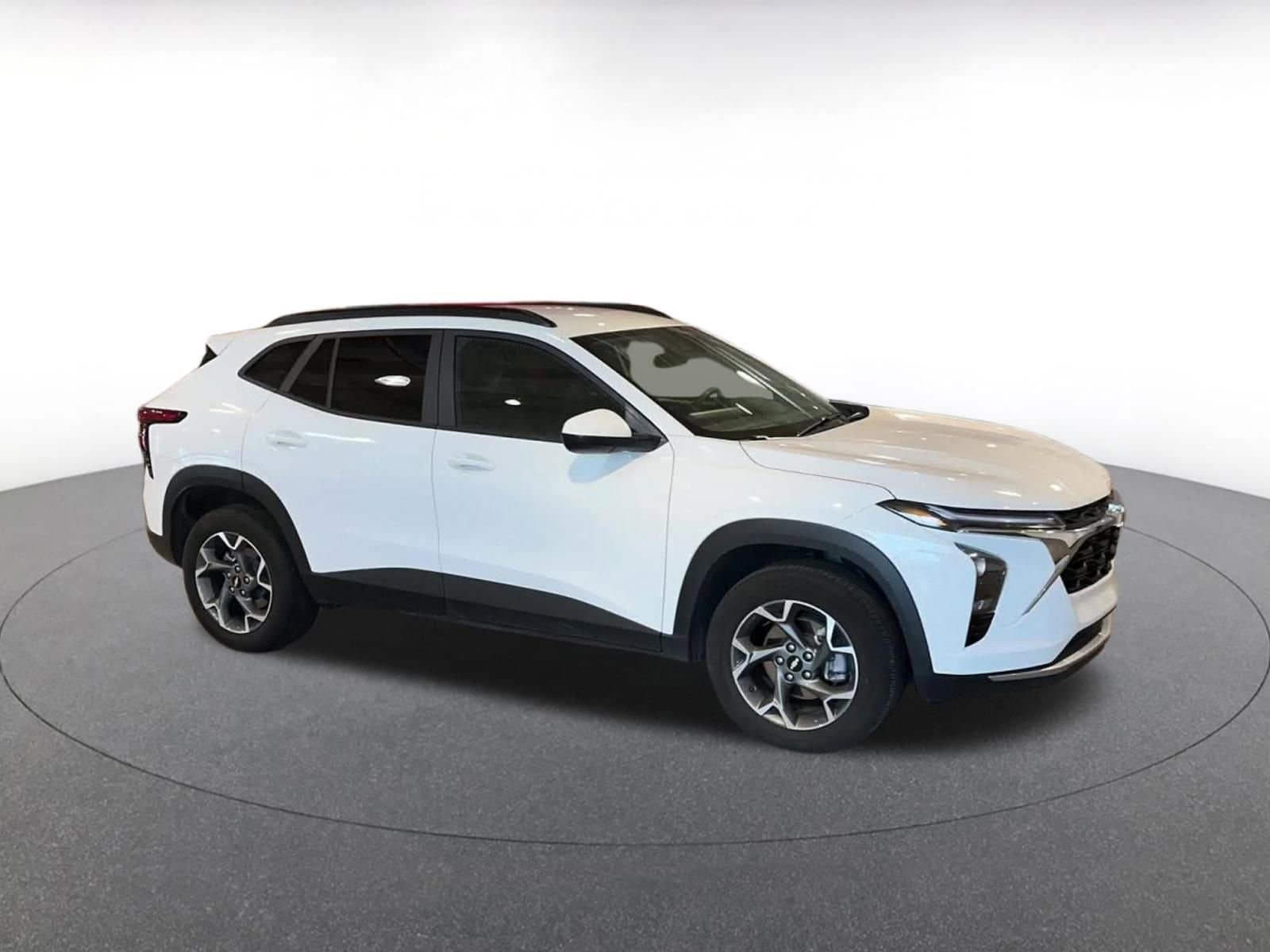 Thumbnail: 2025 Chevrolet Trax - 2