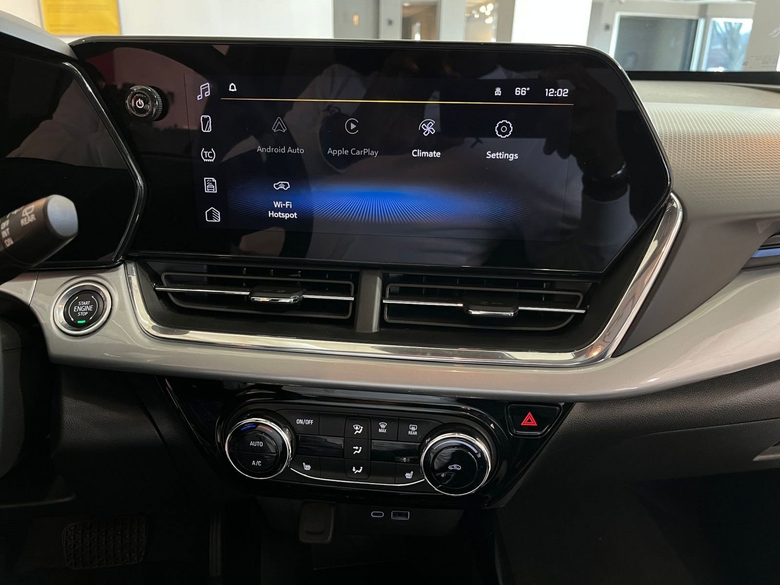 Thumbnail: 2025 Chevrolet Trax - 17