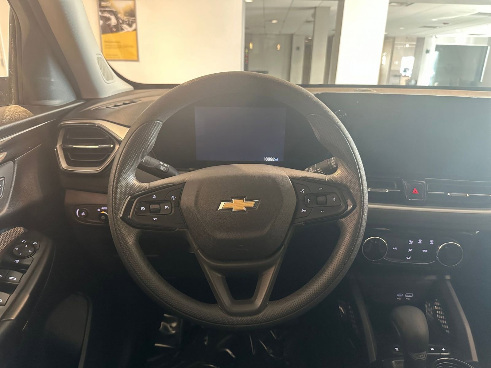 Thumbnail: 2025 Chevrolet TrailBlazer - 28