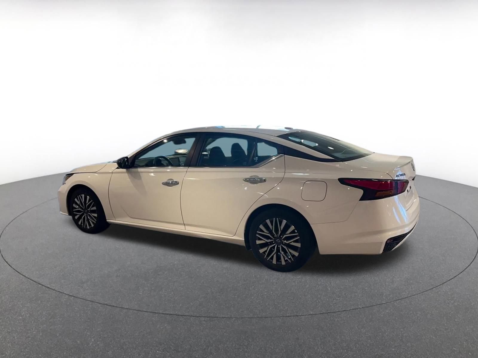 Thumbnail: 2025 Nissan Altima - 10