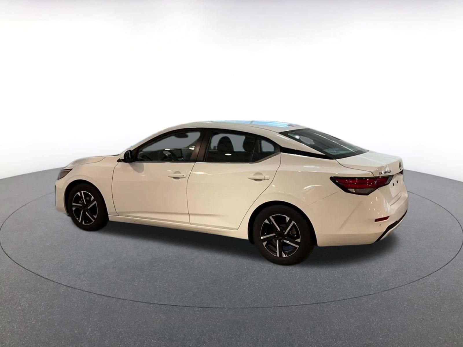 Thumbnail: 2025 Nissan Sentra - 10