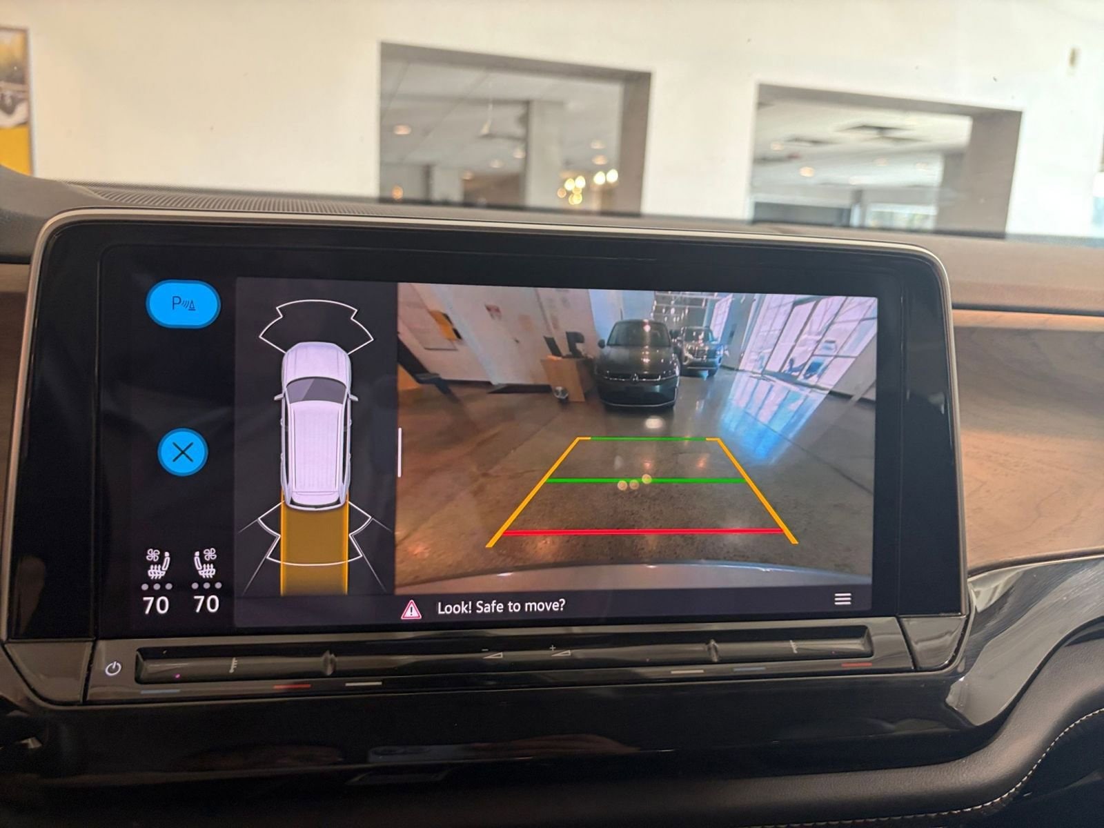 Thumbnail: 2025 Volkswagen Atlas - 17