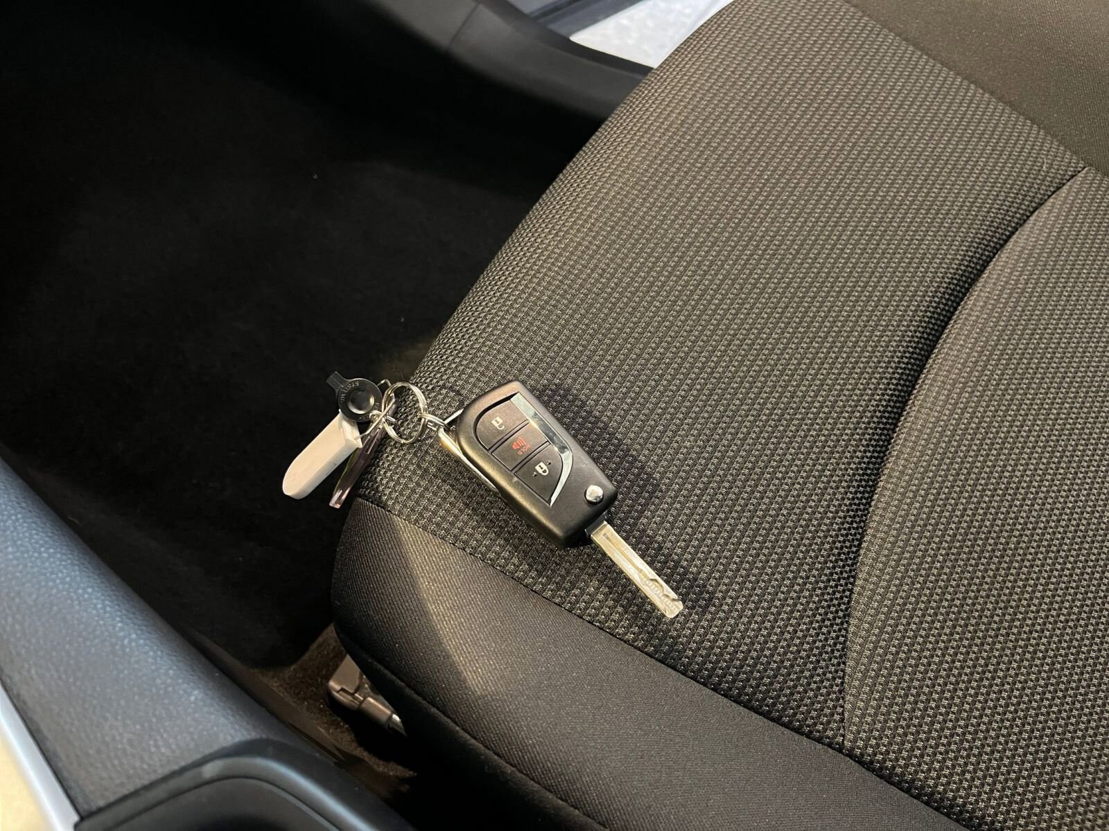 Thumbnail: 2025 Toyota RAV4 - 21